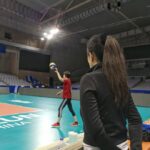 巩俐为拍《中国女排》与郎平同框 54岁这身材无敌了