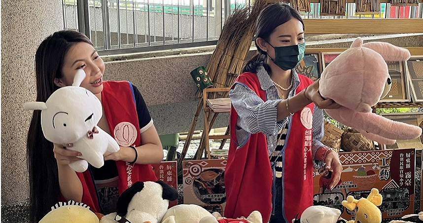 前輔導長內內親至偏鄉做愛心 捐10萬台幣幫助弱勢