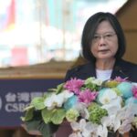 【國造潛艦下水2】為海鯤艦擲瓶命名 蔡英文籲朝野支持後續潛艦建造