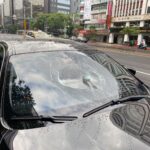 情敵巧遇分外眼紅! 男一拳擊破女友前任「瑪莎拉蒂擋風玻璃」