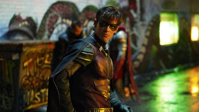 DC《泰坦》第二季定档9月6日首播 《权游》明星出演蝙蝠侠